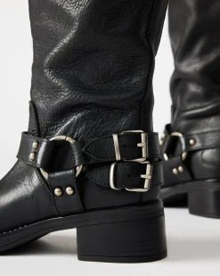 Astor Black Leather