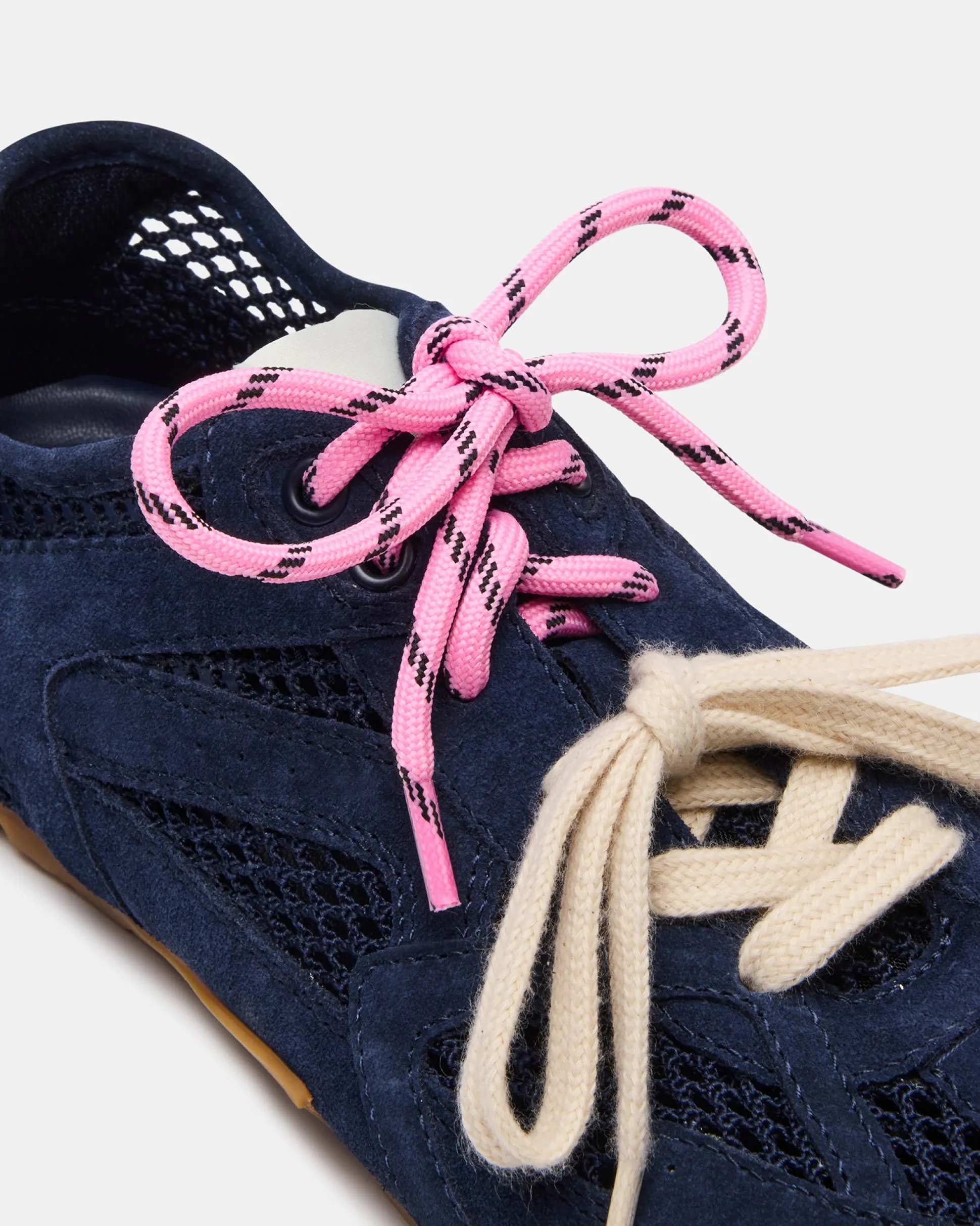 Aziel Sneaker & Shoelace Pink Bundle