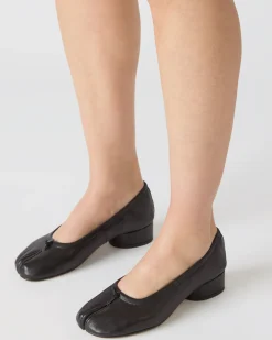 Cyra Black Leather