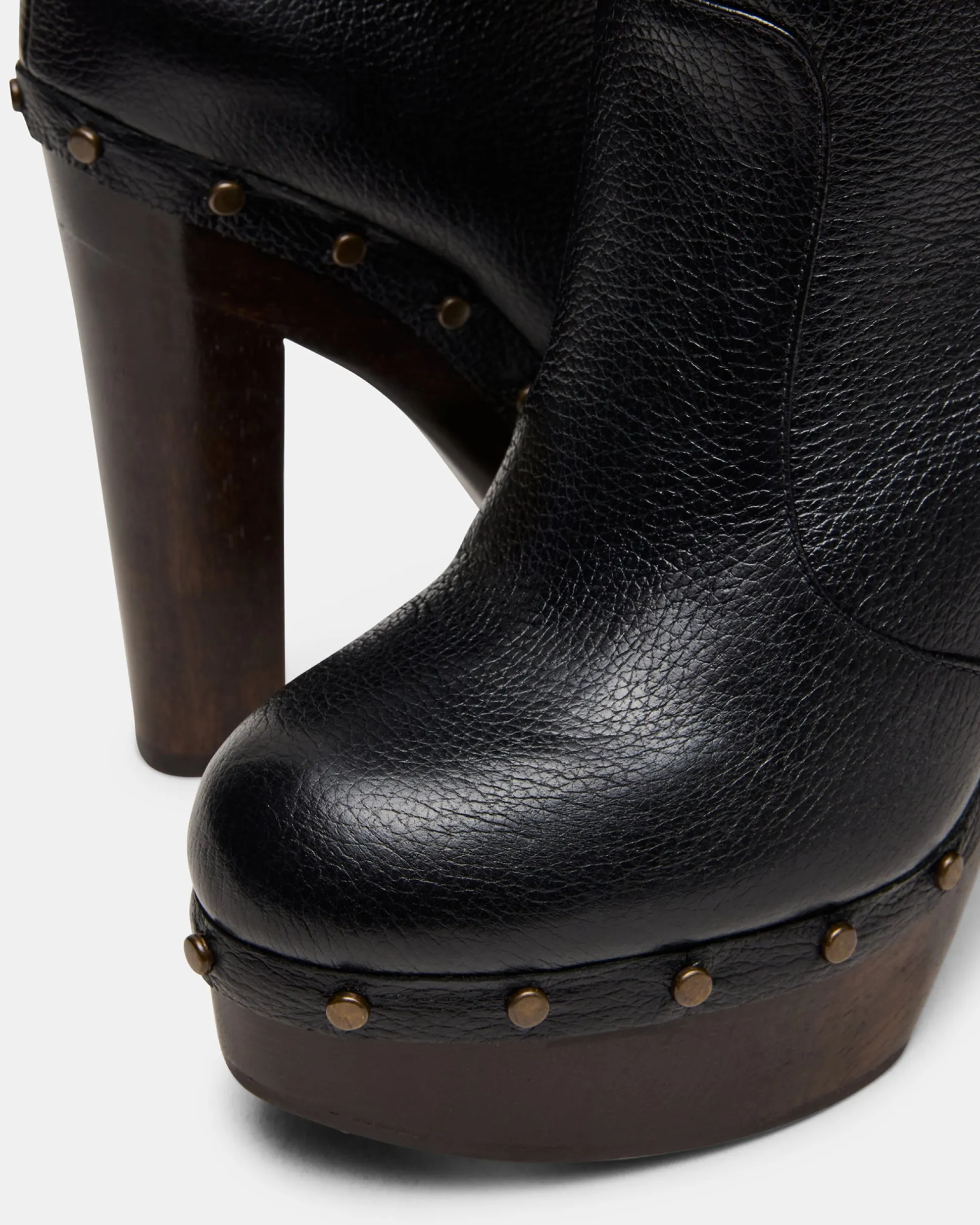 Delmira Black Leather