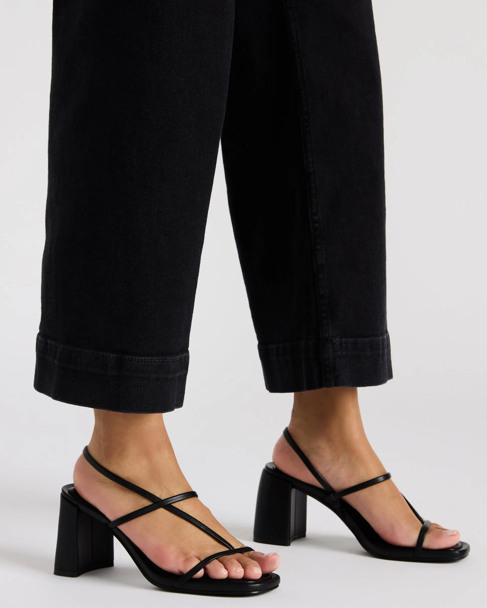 Diora Black