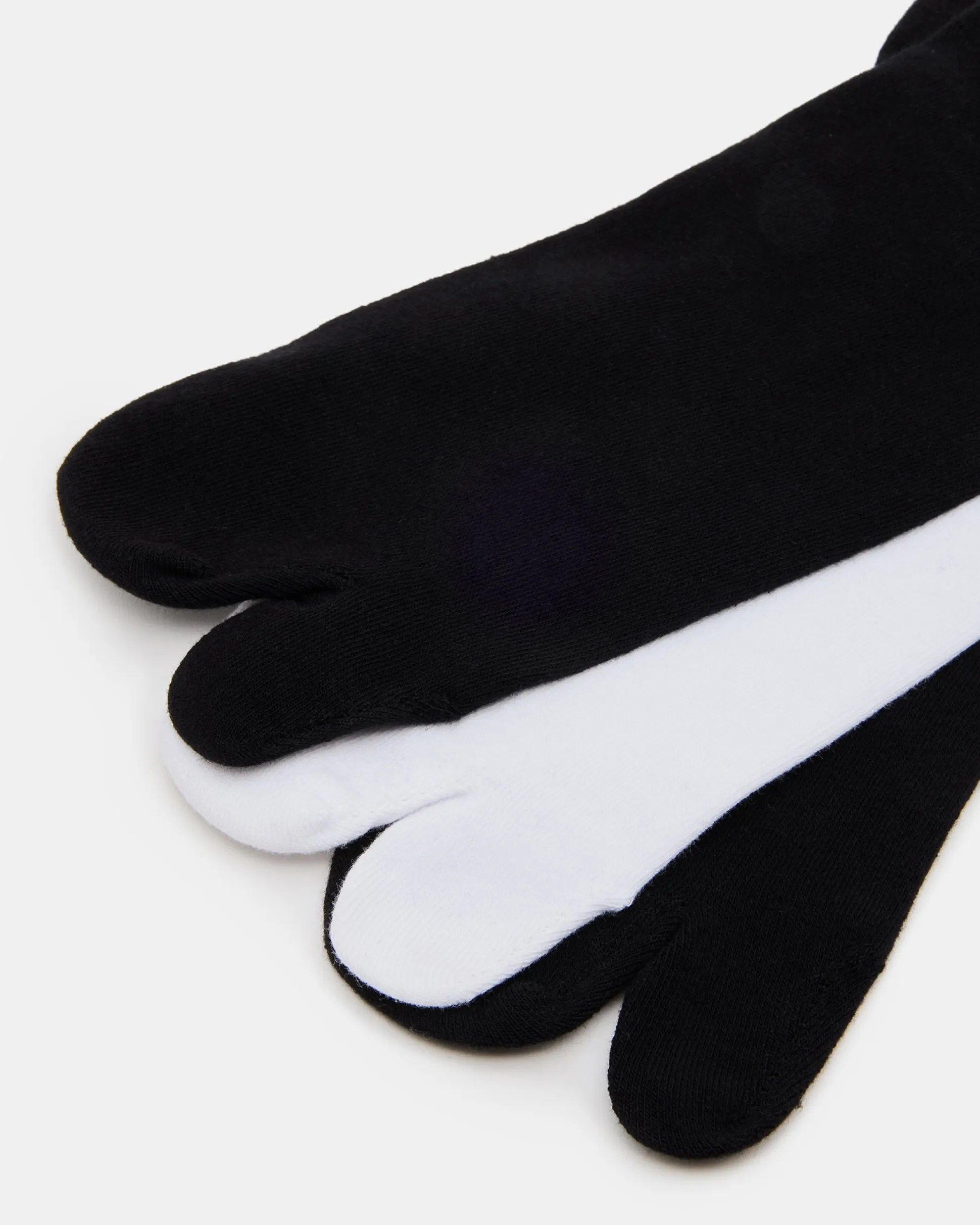 Split Toe Crew Socks Black/white