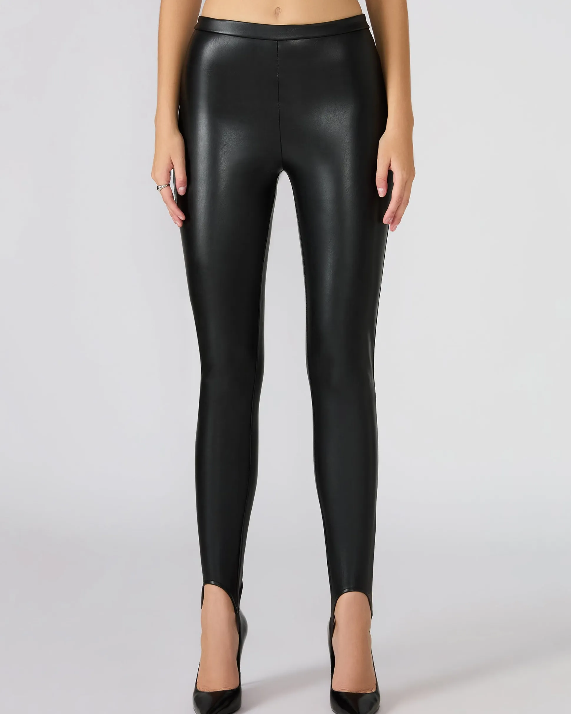 Vegan Leather Stirrup Black